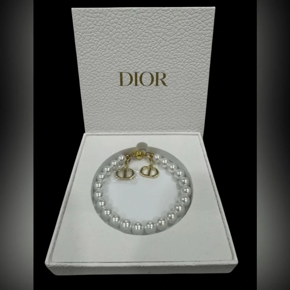 New in Box Dior GWP Faux Pearl Bracelet w/ Gold Color CD Charms Magnetic Closure - Picture 1 of 2